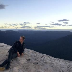 Meet your Posher, Pelle